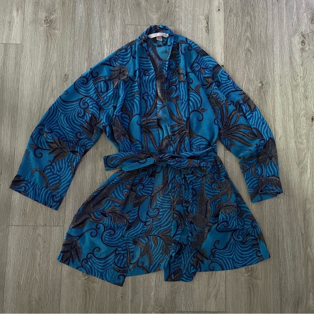 Victoria's Secret Robe - Picture 4 of 5